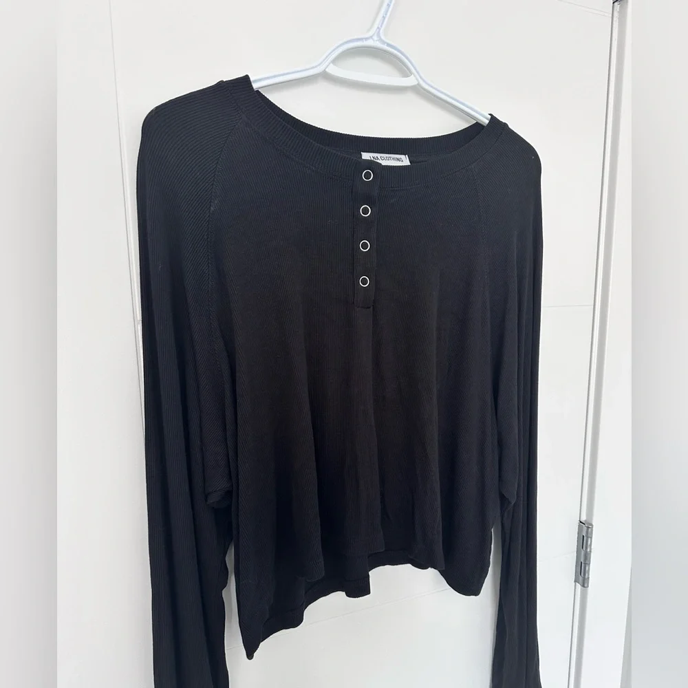 🖤 LNA Rhett Cropped Henley Top – Black | Women’s Medium🖤 - Picture 3 of 7